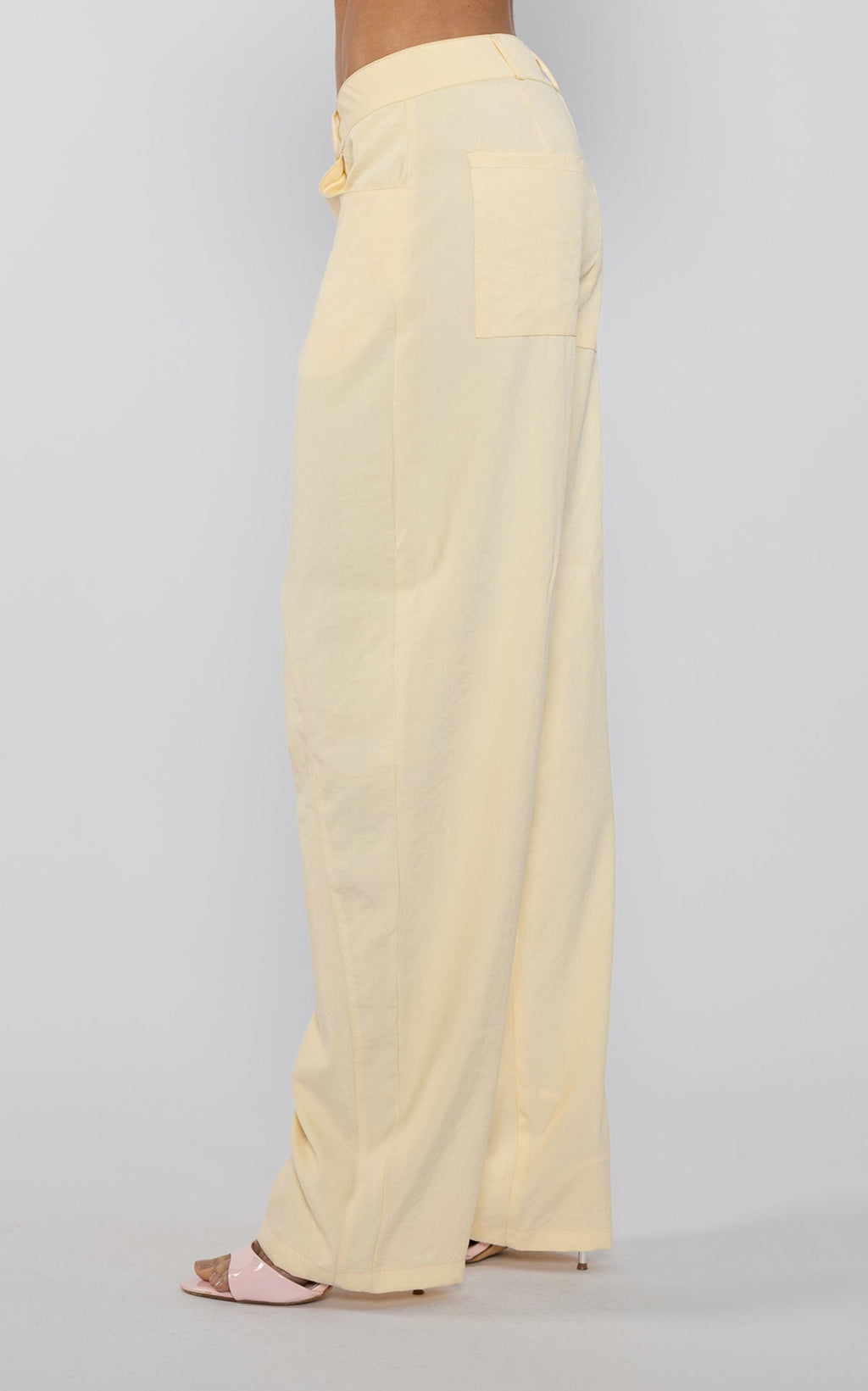 Pastel Barrel-Leg Seamed Pants by Navissi