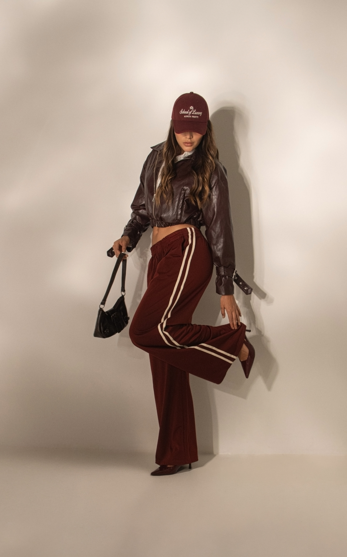 Pantalón Vinotinto Líneas Laterales