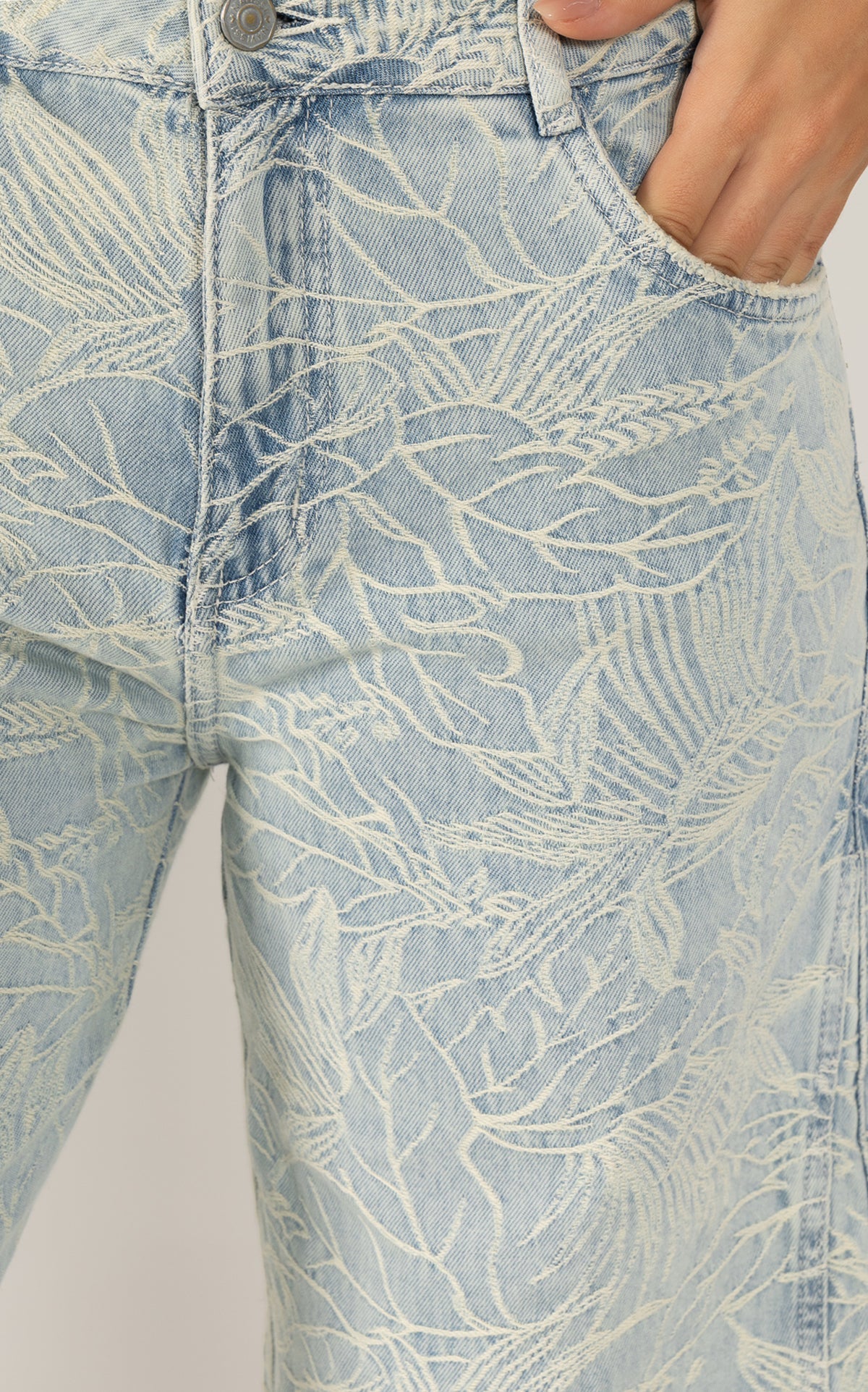 Blue Balloon-Leg Jeans by Navissi