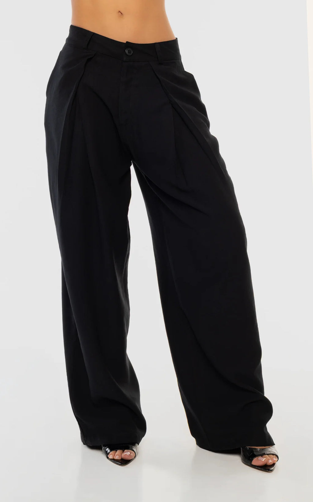 Black Pleated Tailored Pants by Navissi