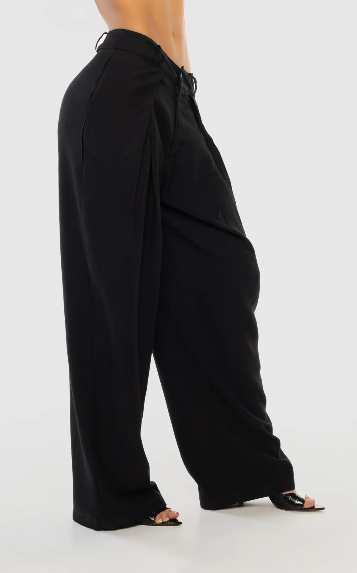 Black Pleated Tailored Pants by Navissi