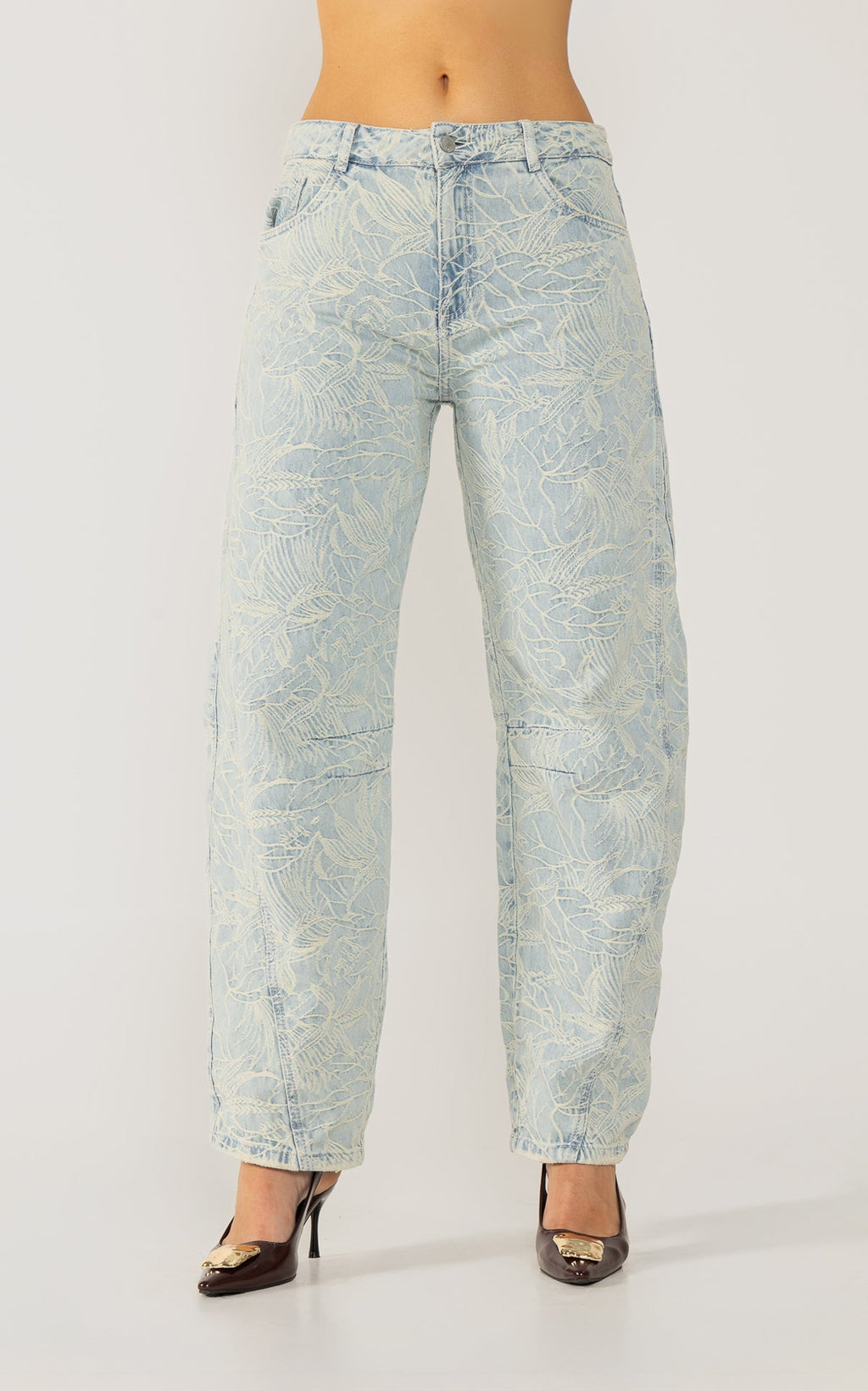 Blue Balloon-Leg Jeans by Navissi