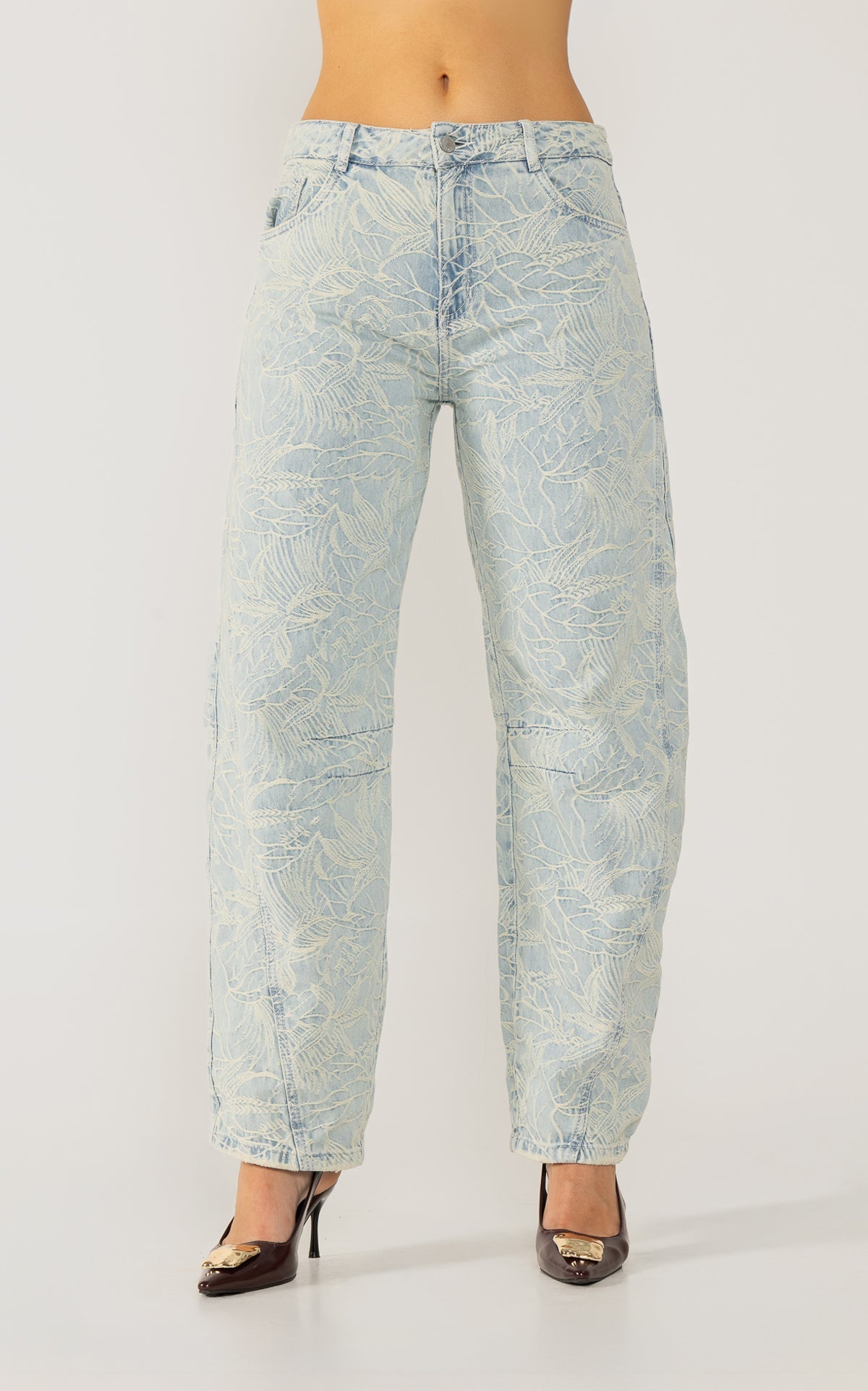 Blue Balloon-Leg Jeans by Navissi
