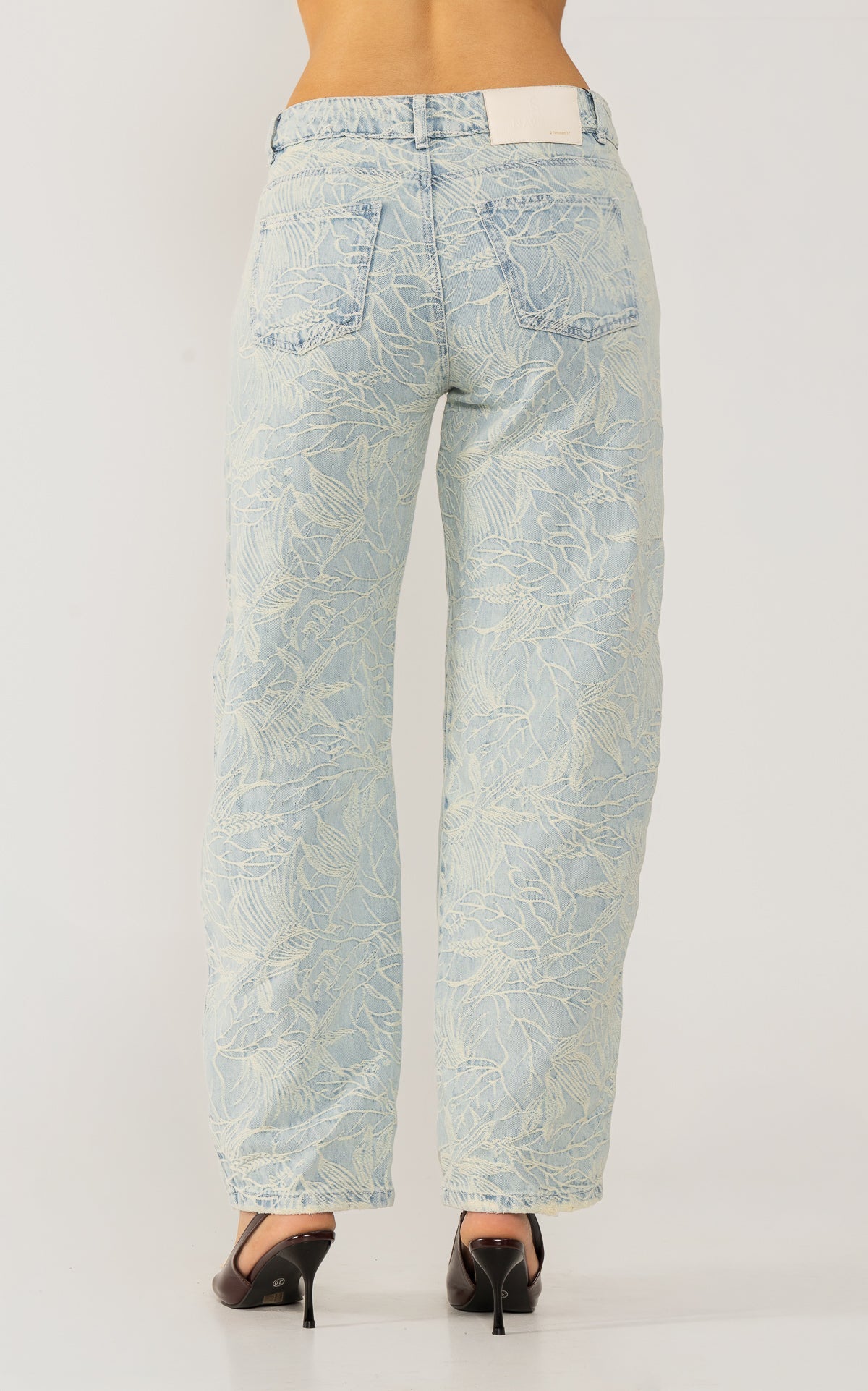 Blue Balloon-Leg Jeans by Navissi