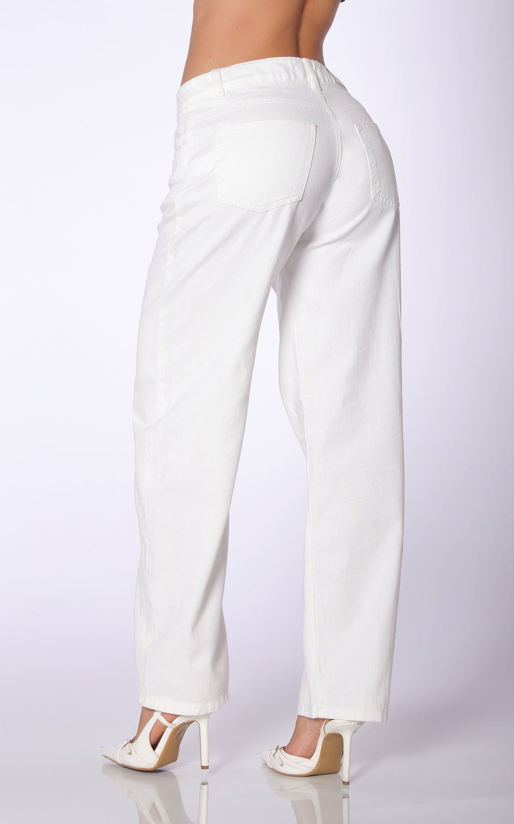 Ivory Barrel-Leg Straight-Leg Jeans by Navissi