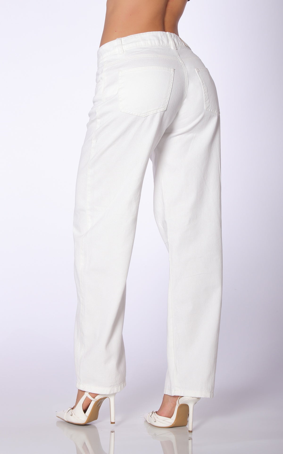 Ivory Barrel-Leg Straight-Leg Jeans by Navissi