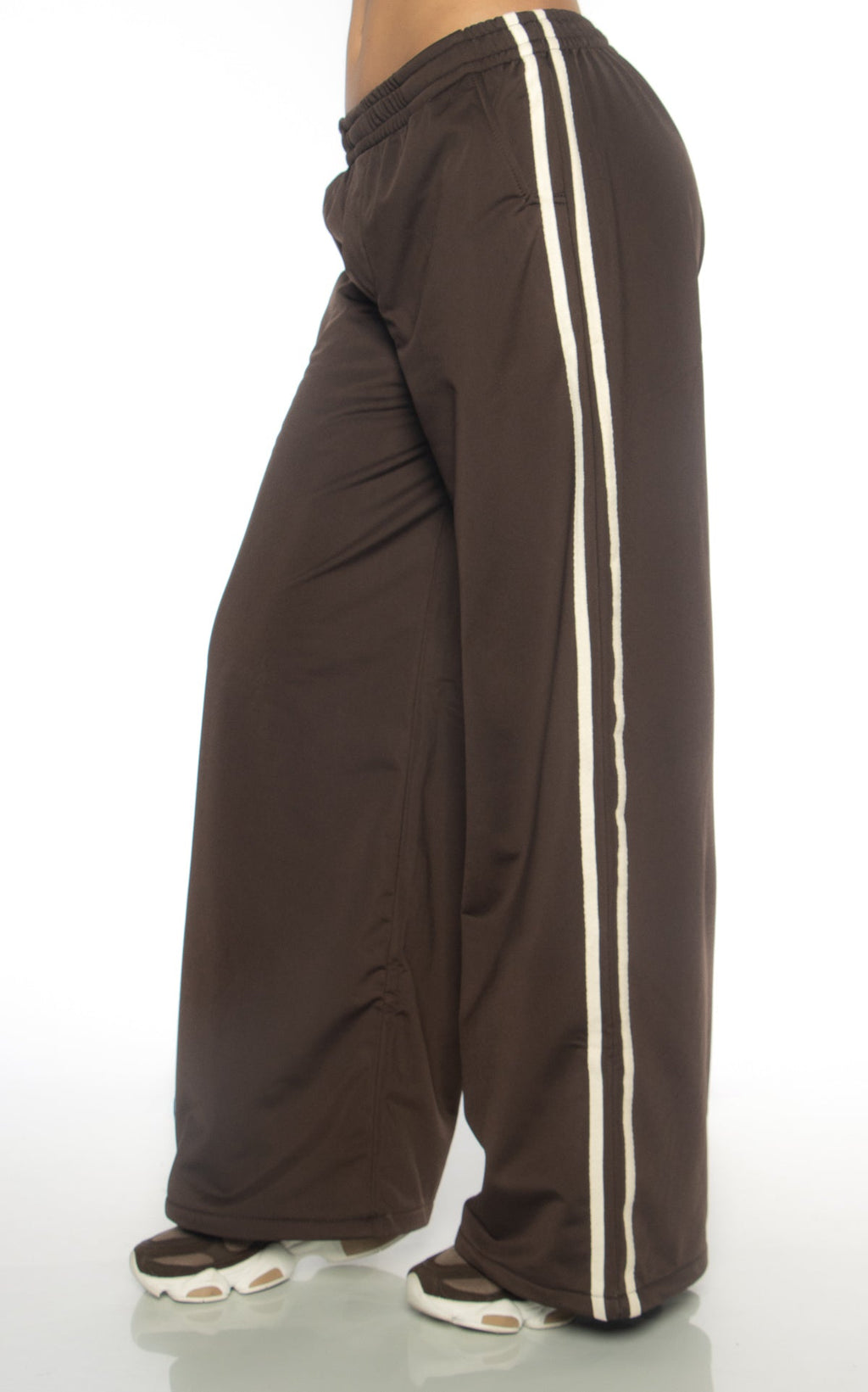Brown Side-Trim Pants by Navissi
