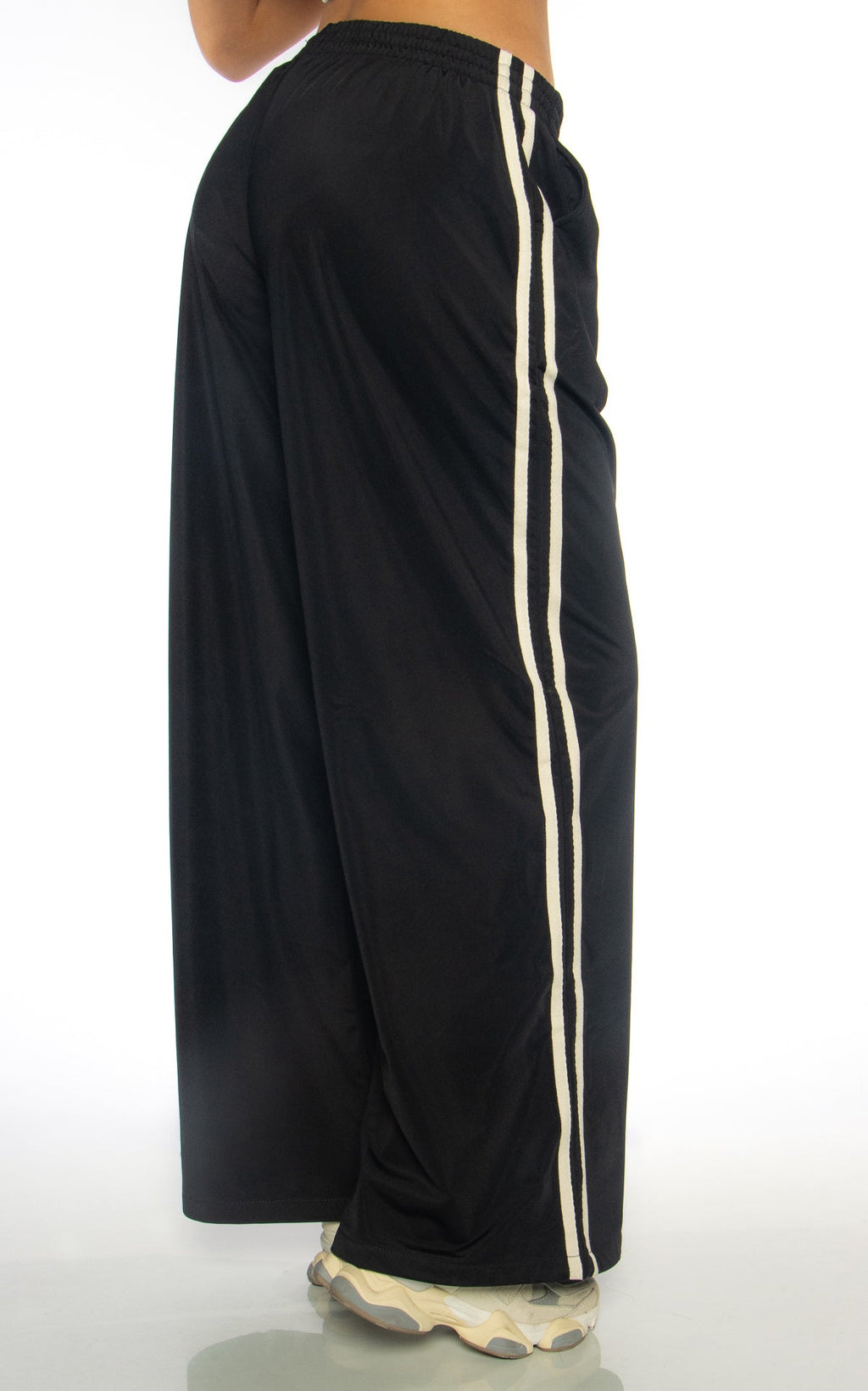 Pantalón Negro Líneas Laterales