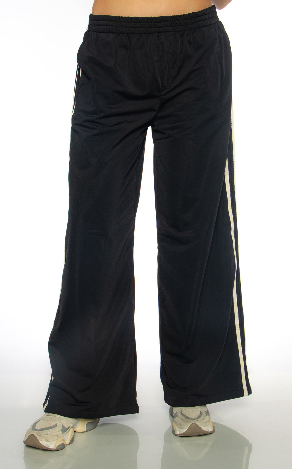 Pantalón Negro Líneas Laterales