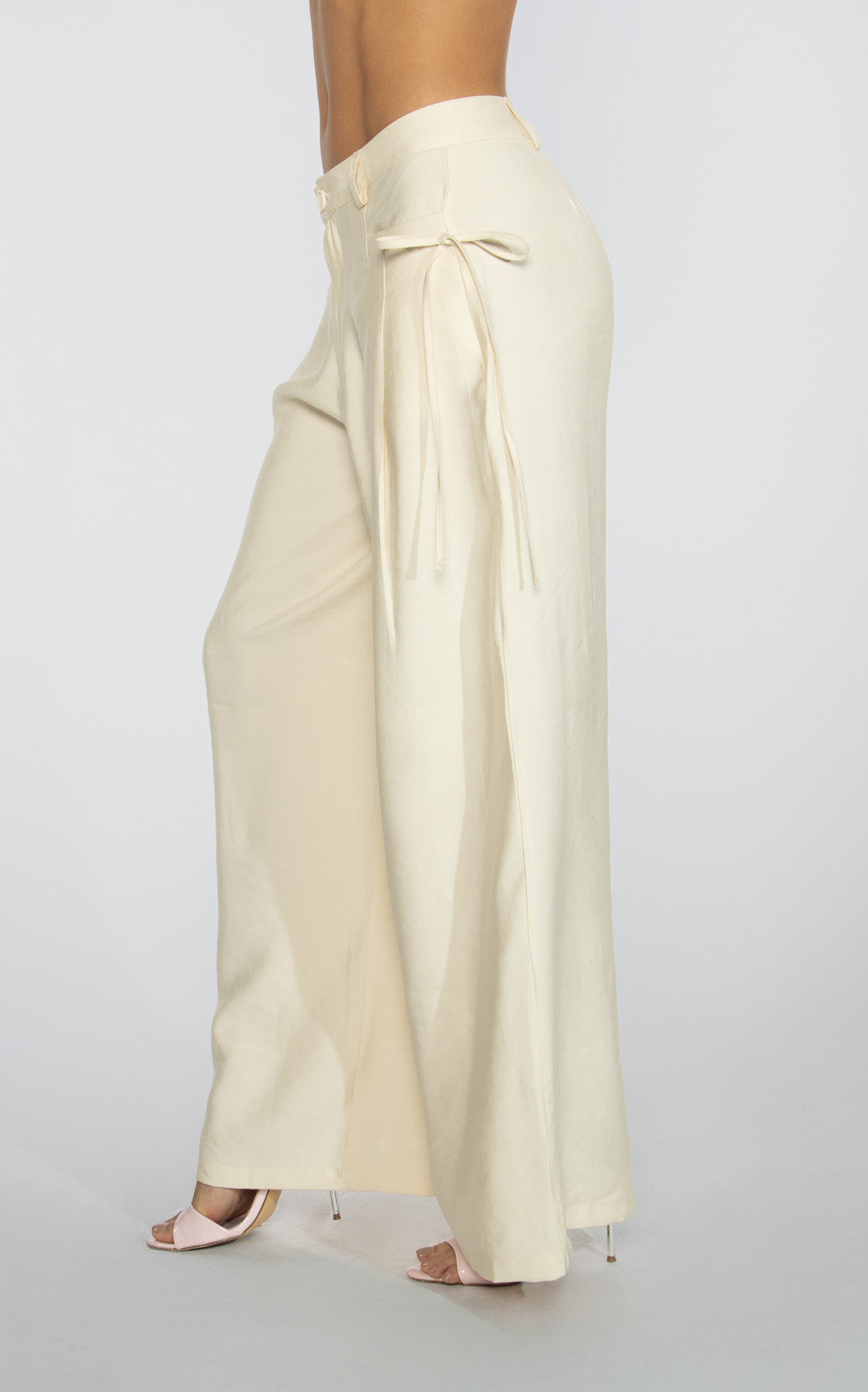 Pantalon Crema Con Bolsillo Ribete