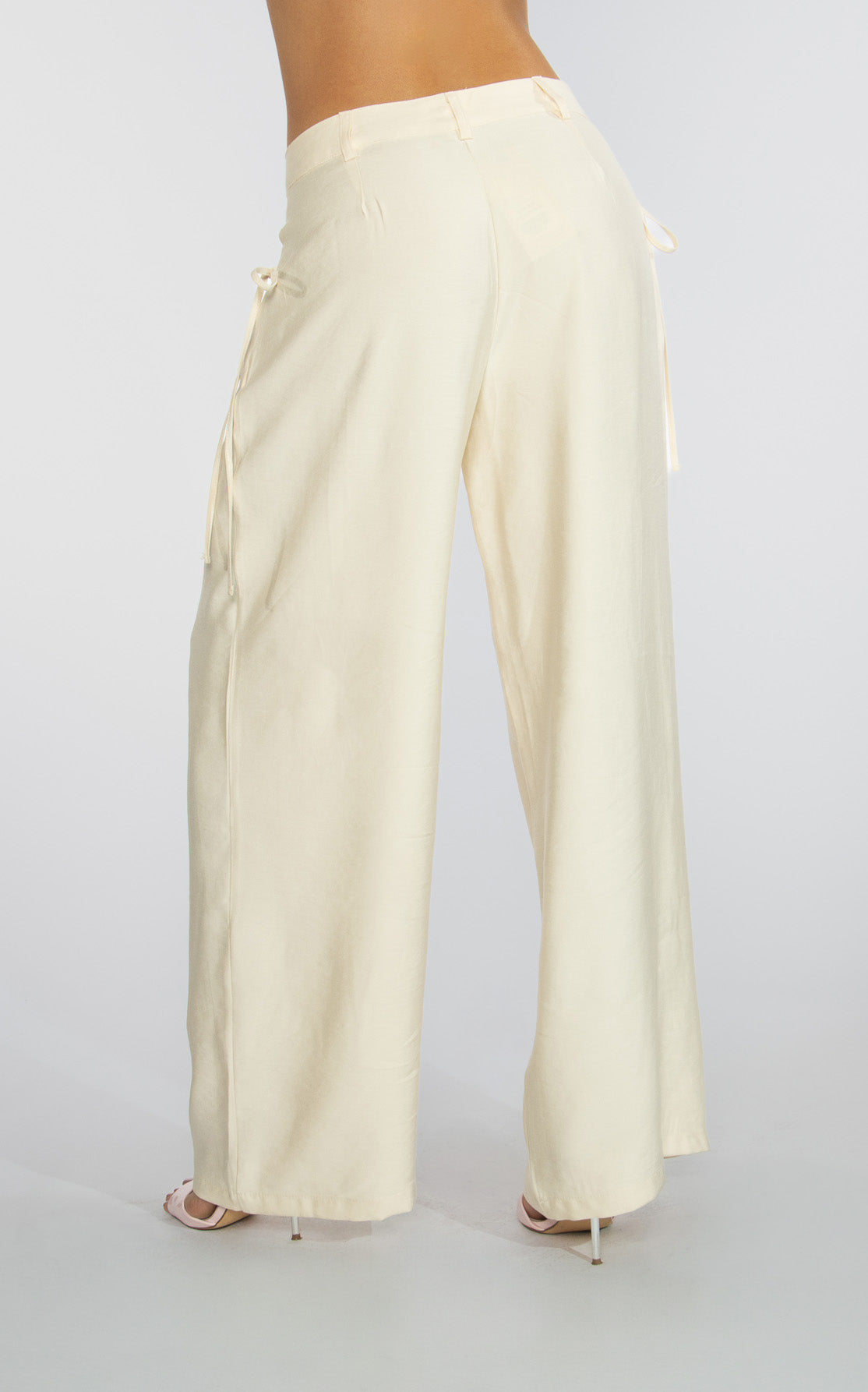 Pantalon Crema Con Bolsillo Ribete