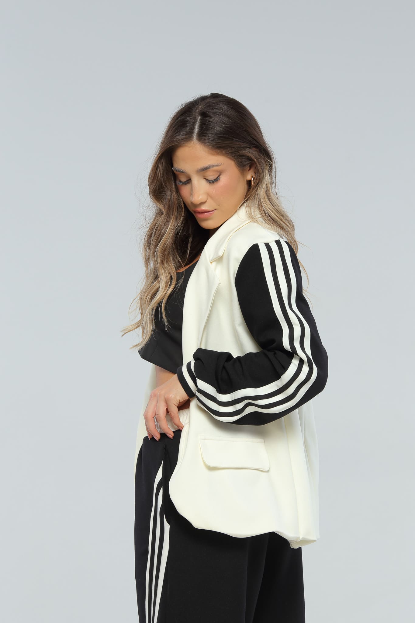 Blazer Marfil/Negro Líneas