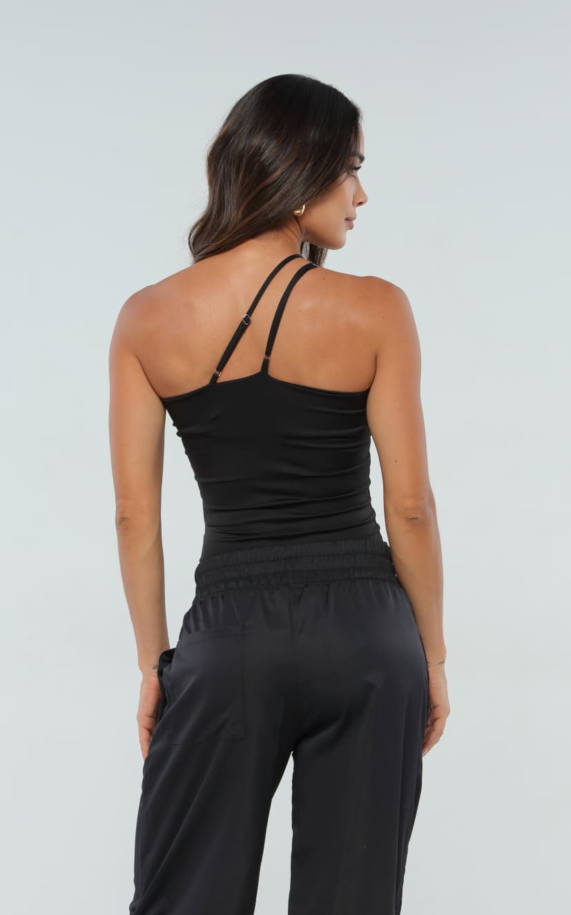 Blusa Negra Escote Asimétrico