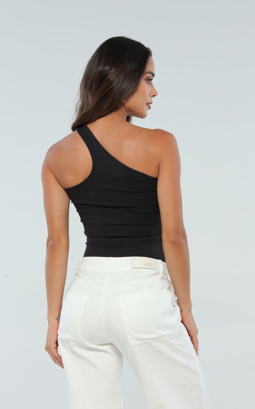 Blusa Negra Asimétrica