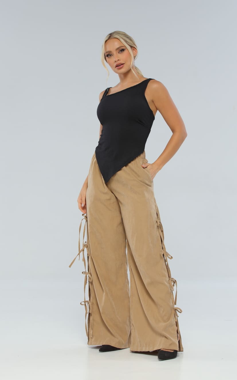Blusa Negra Asimétrica