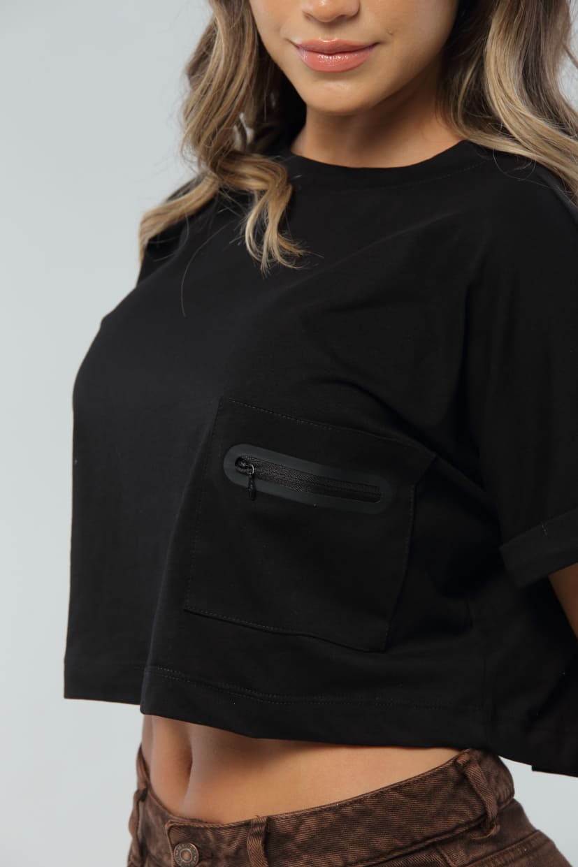 Camiseta Negra Con Bolsillo