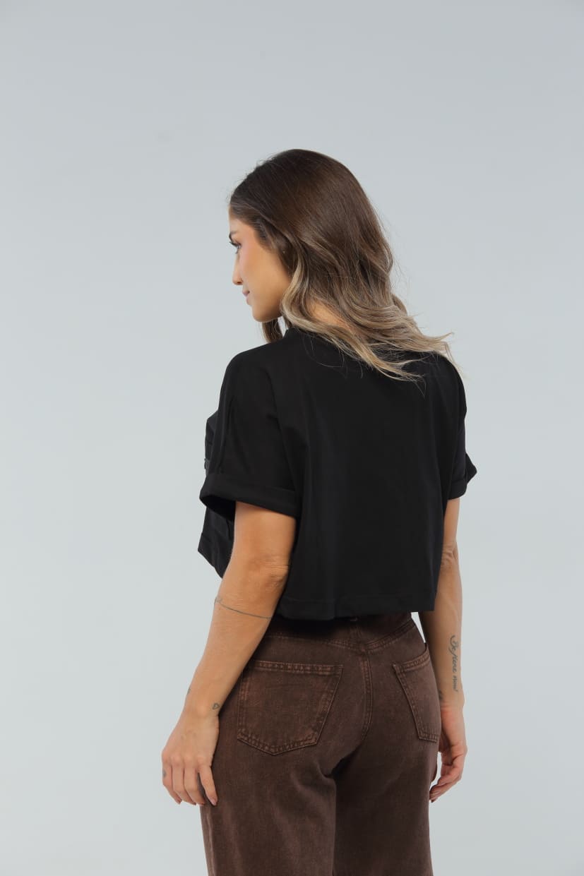 Camiseta Negra Con Bolsillo