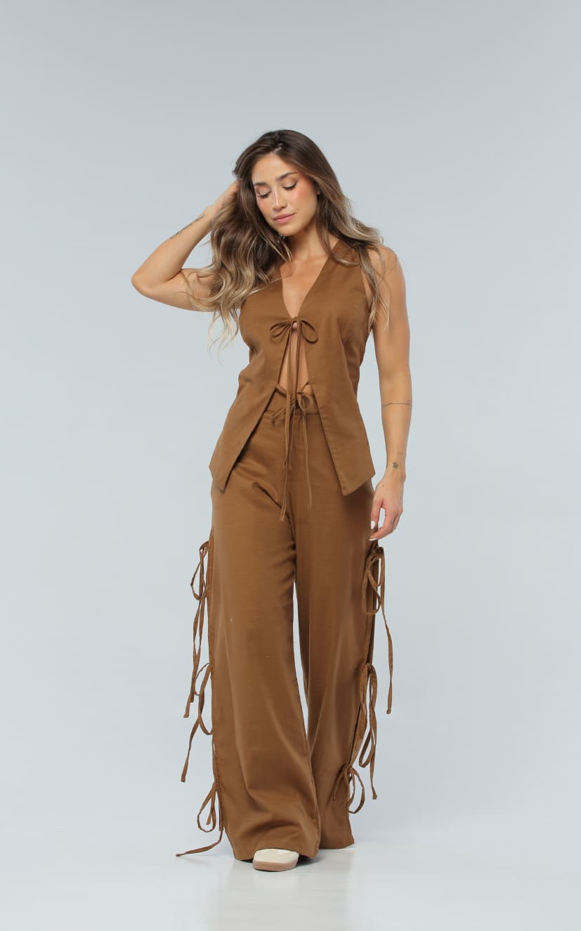 Pantalón Camel Moños Costados