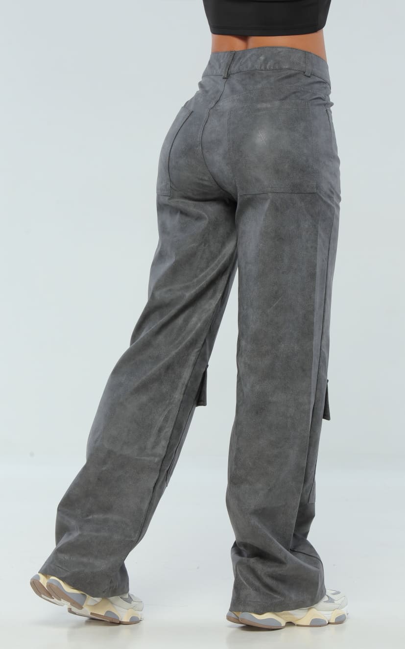 Pantalón Gris Cuerina