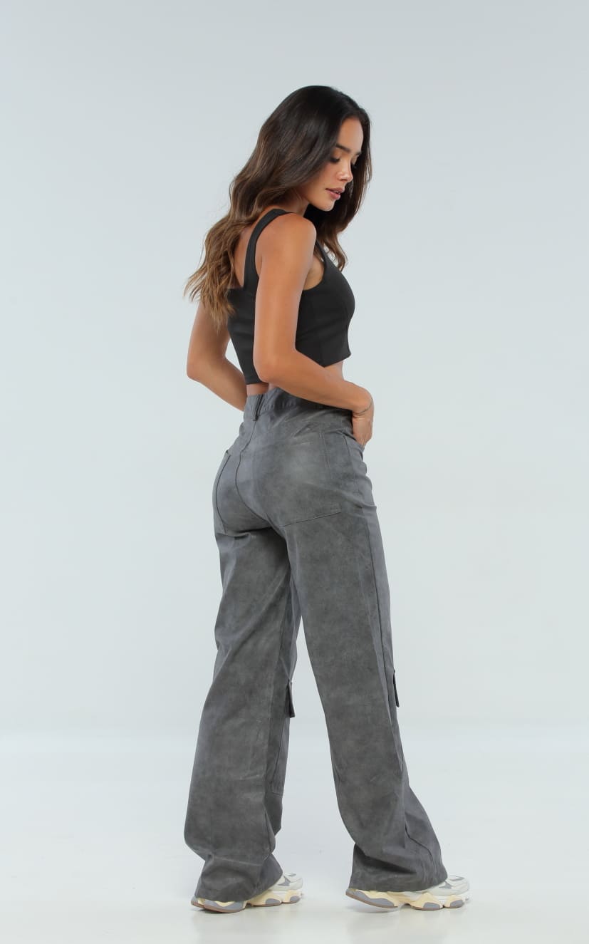 Pantalón Gris Cuerina