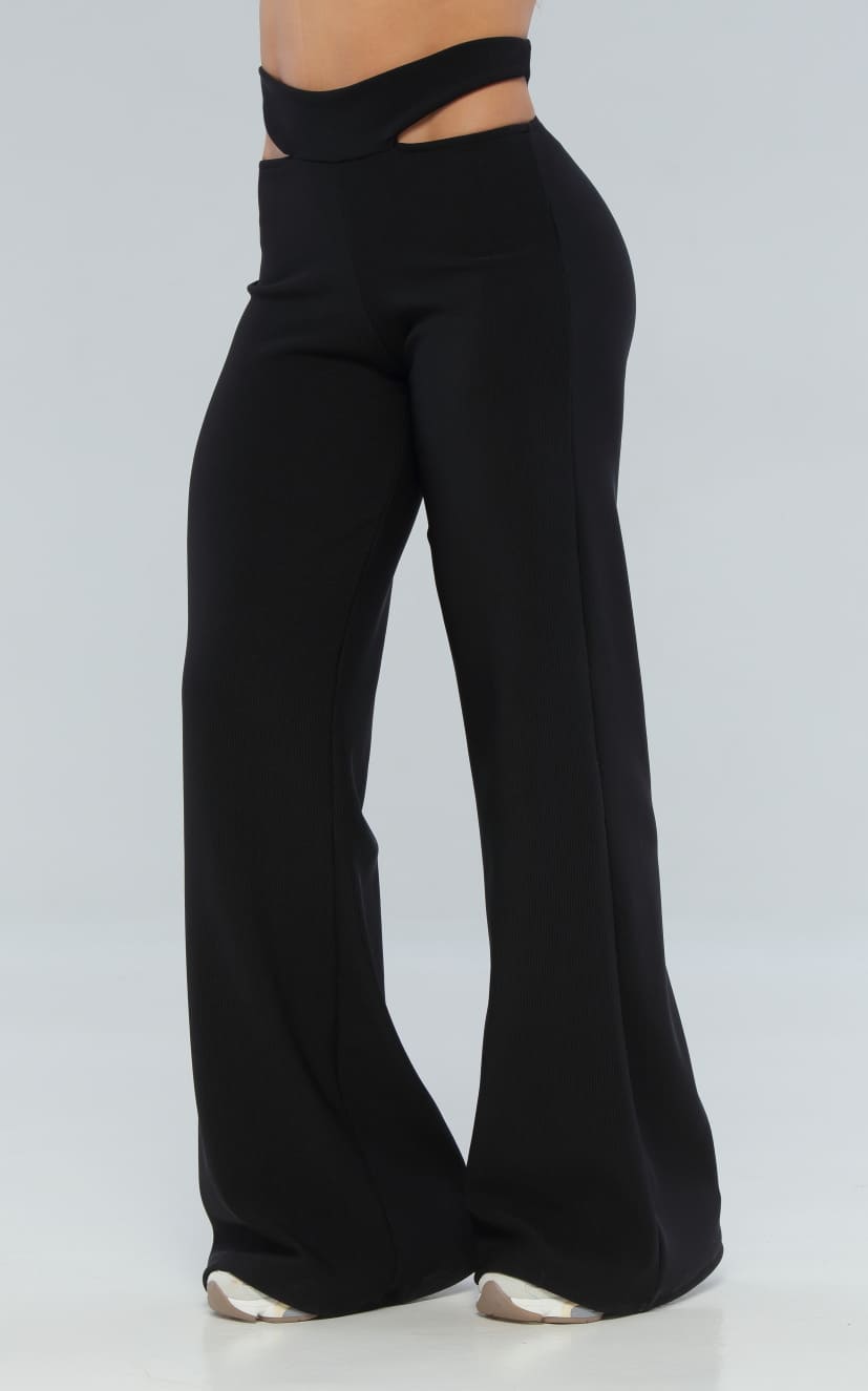 Pantalón Negro Cut Out