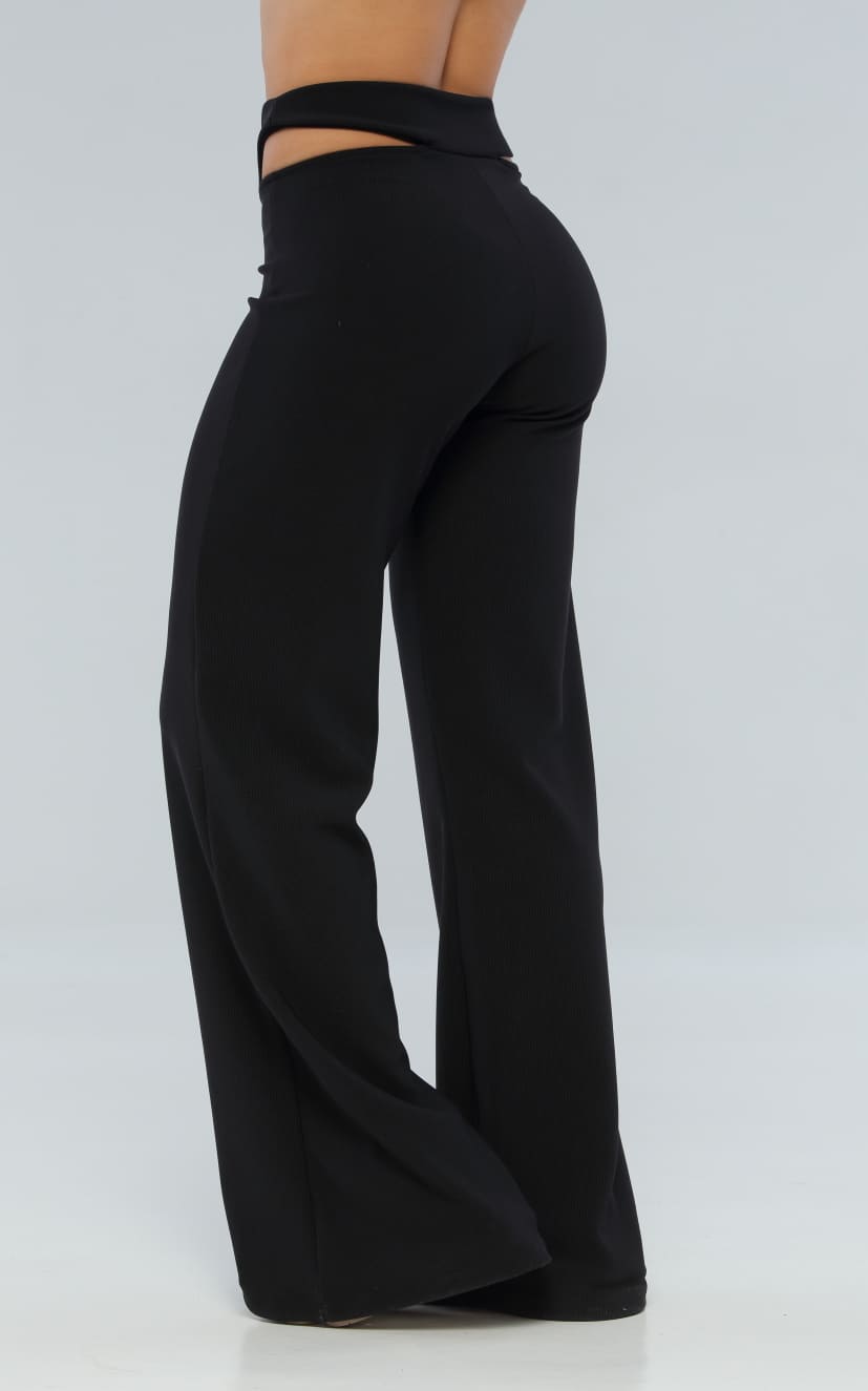 Pantalón Negro Cut Out