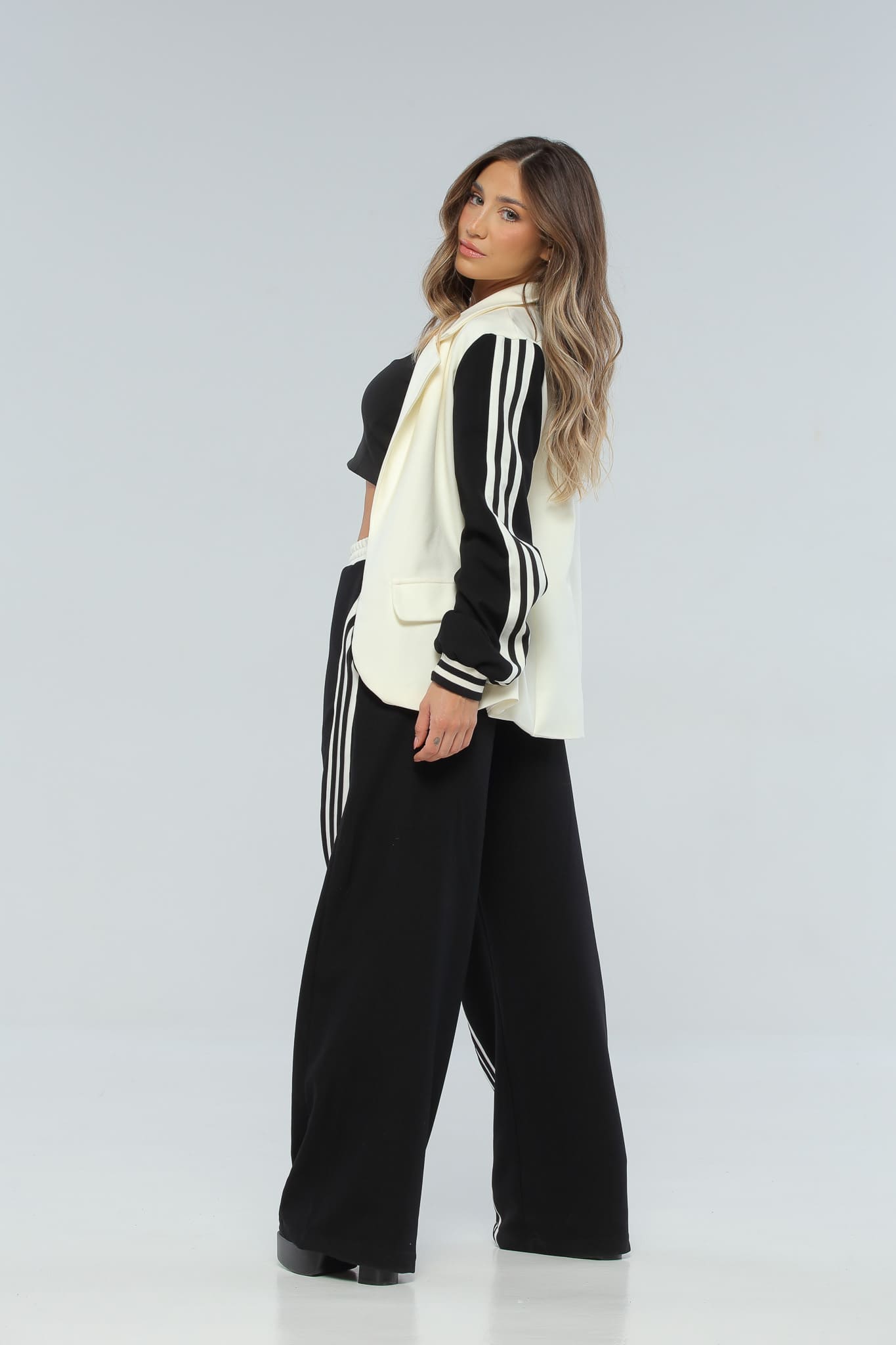 Pantalón Negro Líneas Marfil