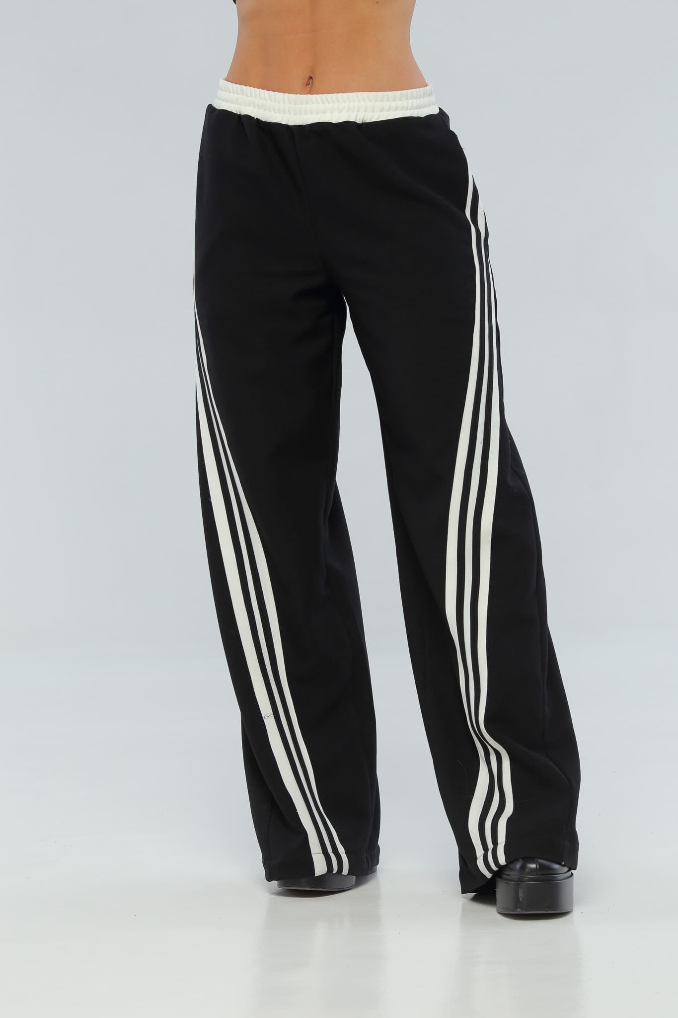 Pantalón Negro Líneas Marfil