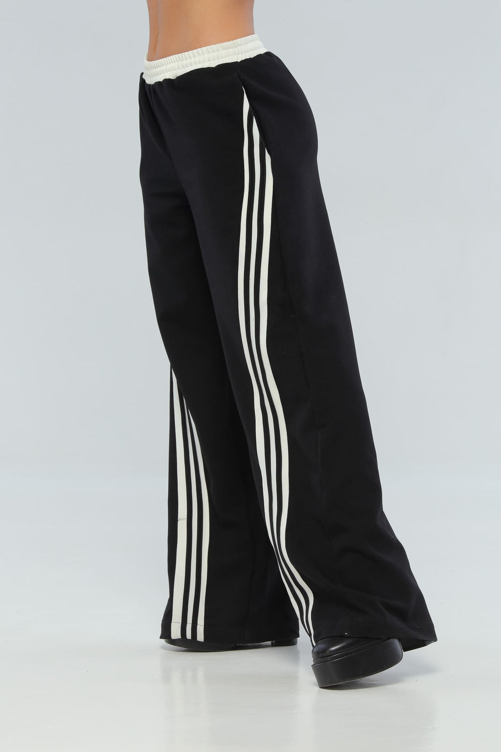 Pantalón Negro Líneas Marfil