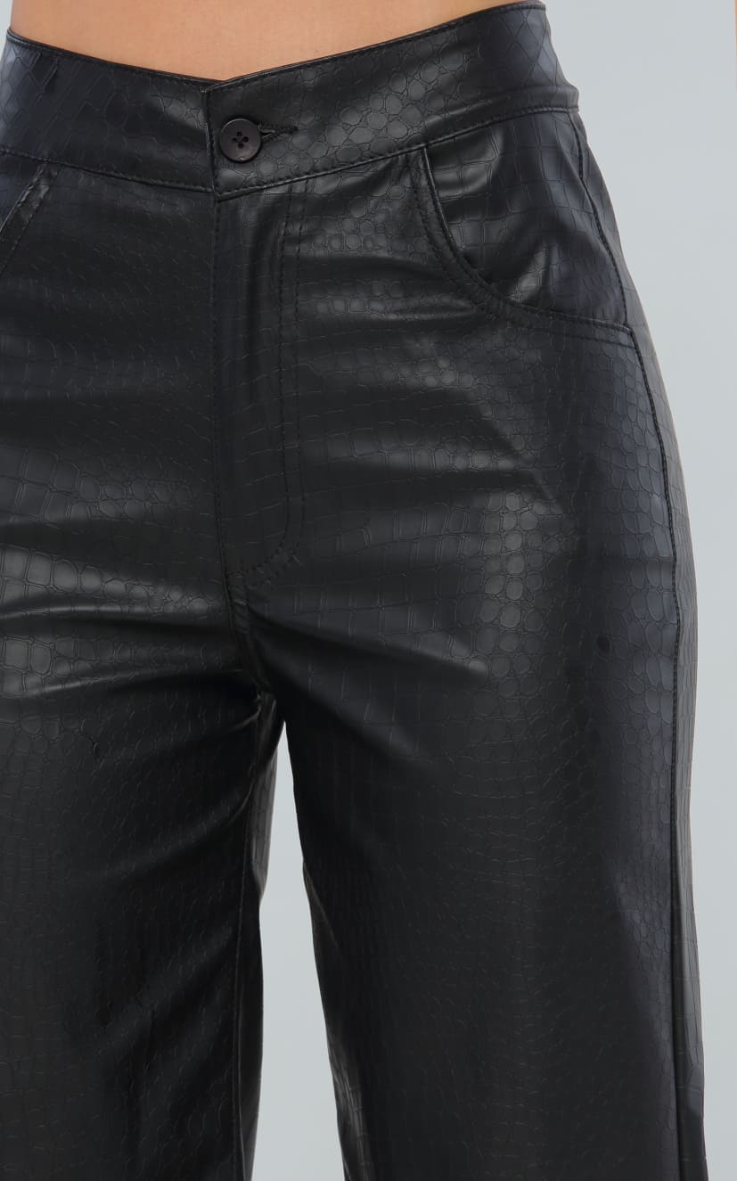 Pantalón Negro Cuerina